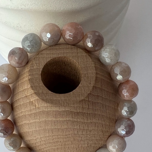 MYSTIC peach aventurine stretch bracelet - Picture 6 of 14